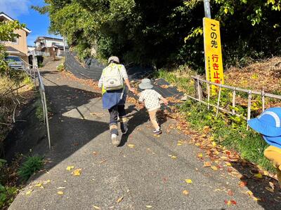 ２歳児秋の坂道・階段もりだくさん散歩